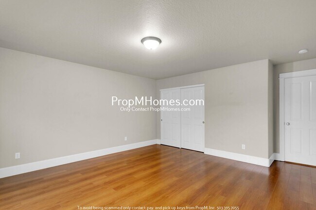 Building Photo - Updated Three Bedroom Gem in Bethany!