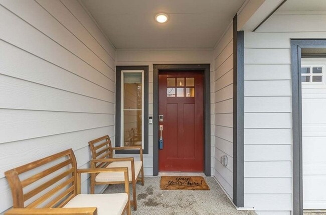 Building Photo - ***HALF OFF THE FIRST MONTH'S RENT*** Pet friendly Lake Stevens Town Home Move In Ready