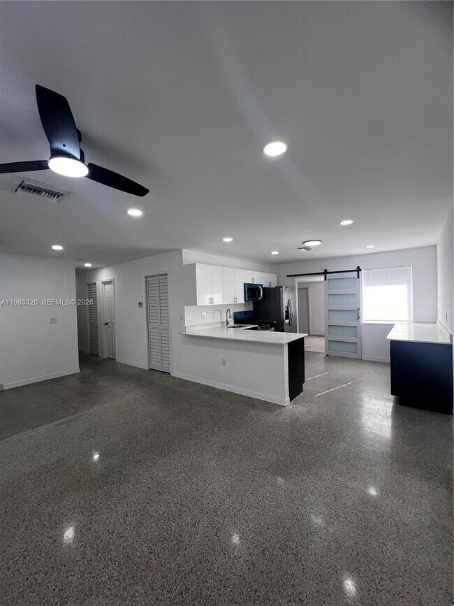 Building Photo - 3820 SW 16th St