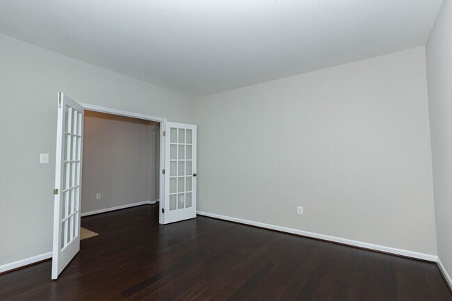 Building Photo - 5 Bed, 4.5 Bath Single Family Home in Step...