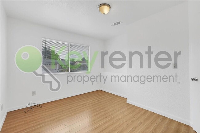 Building Photo - 10 Dempster Ct