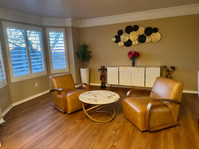 Building Photo - 982 4000 N