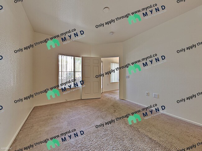 Building Photo - 3400 Cabana Dr