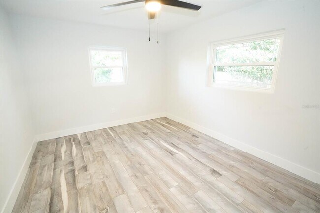 Building Photo - 5817 Dartmouth Ave N