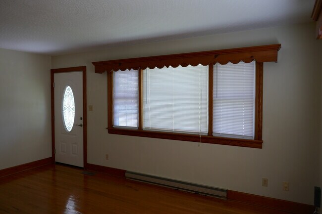 Building Photo - 805 W Grubb St