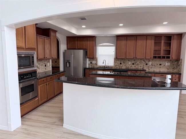 Building Photo - 16406 Lakewood Field Dr