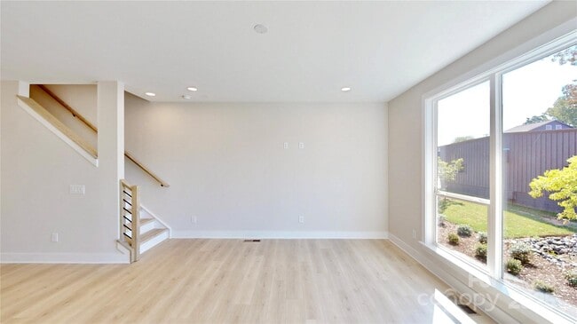 Building Photo - 409 Devender Ln