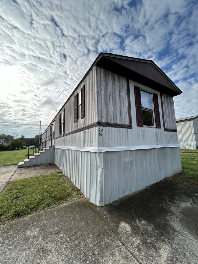 Primary Photo - 217 Tyler St