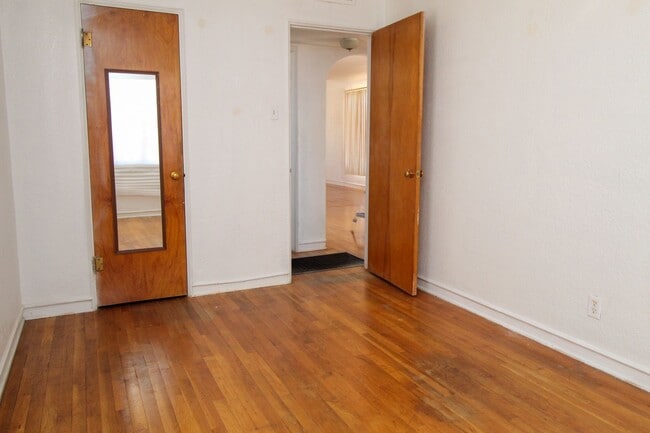 Building Photo - 601 Regan St
