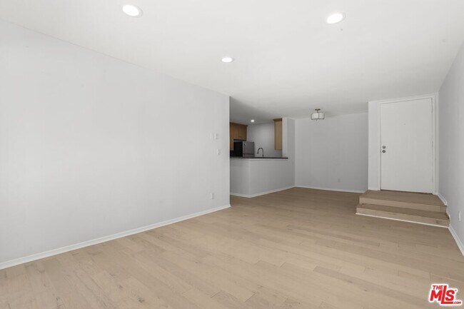 Building Photo - 4900 Overland Ave