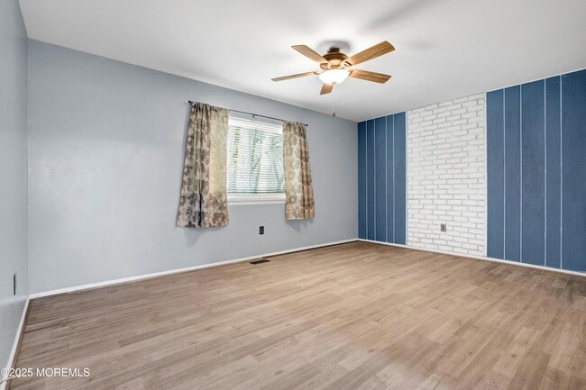 Building Photo - 207 Coville Dr