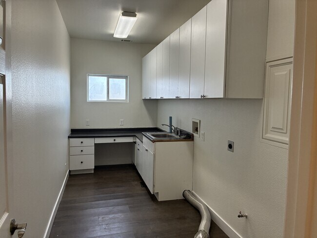 Building Photo - 3080 Lindero St