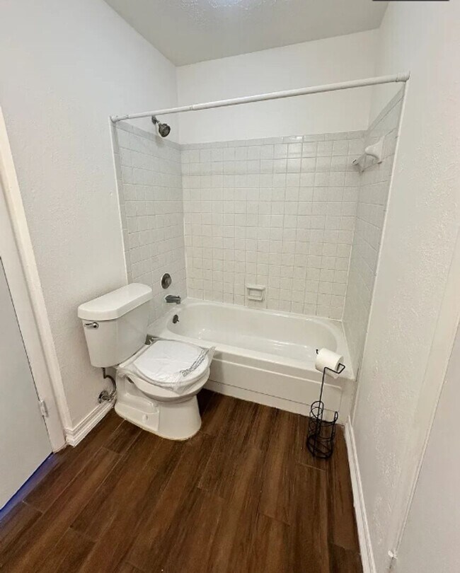 Building Photo - Beautifully Renovated 2-Bedroom, 1.5-Bathroom Townhouse in North St. Petersburg