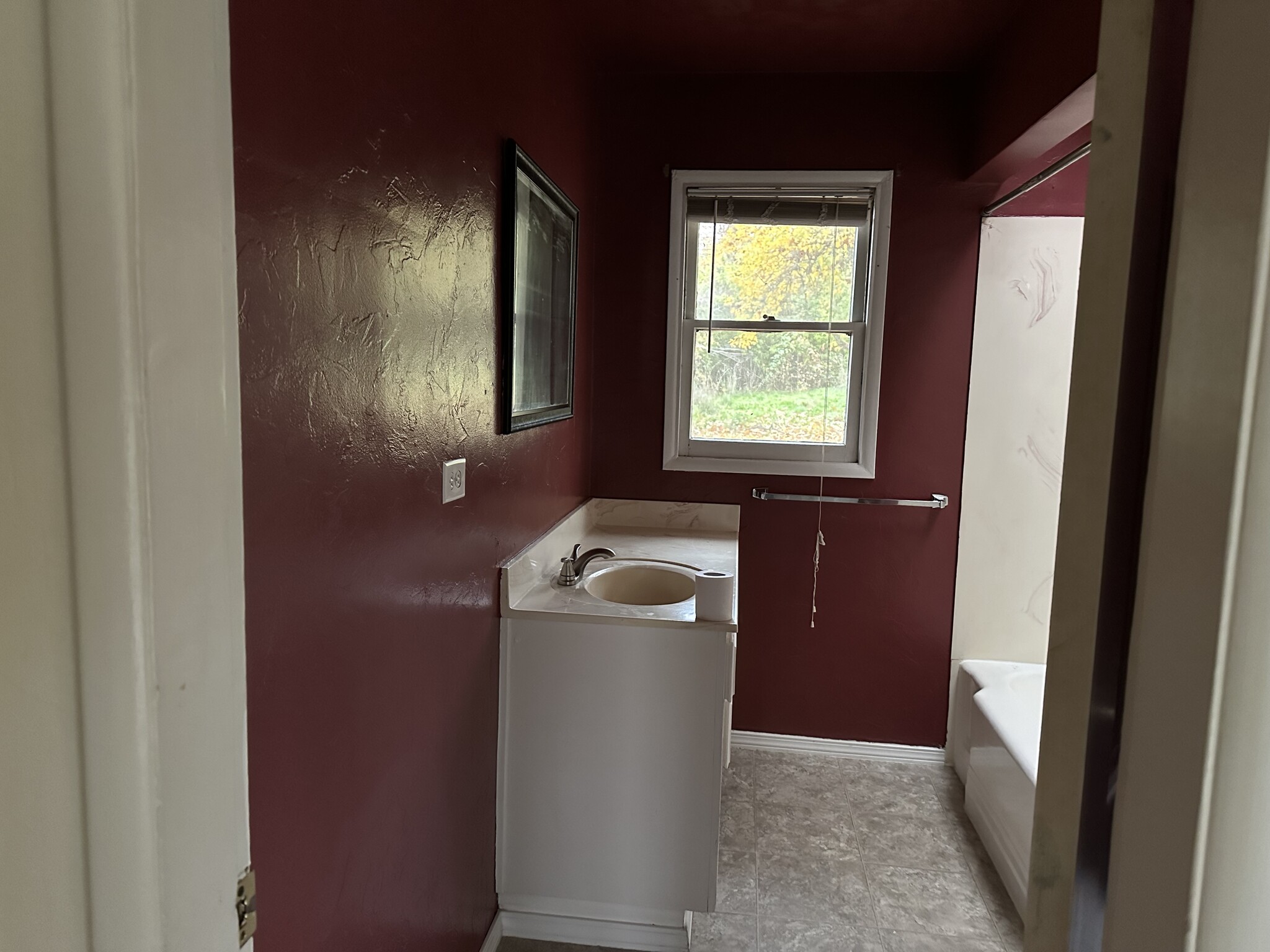 Building Photo - 1060 NE Churchill St