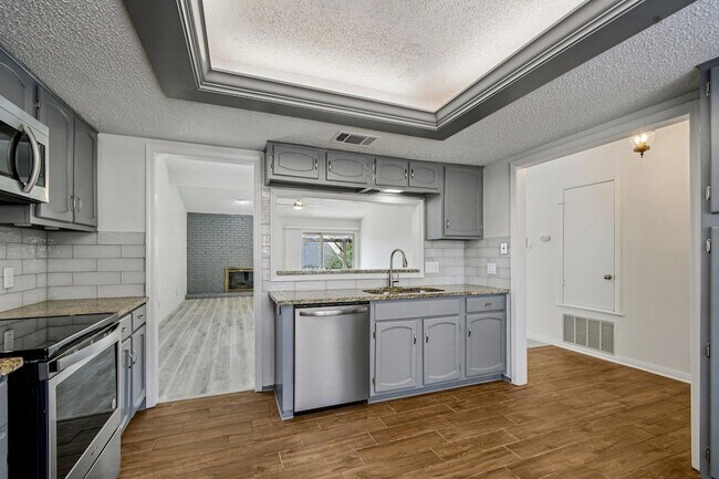 Building Photo - 9424 Singing Quail Dr