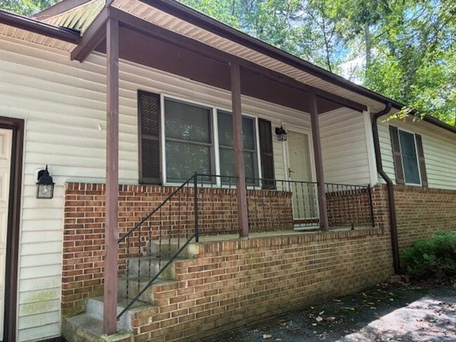 Building Photo - Rambler with Garage in Drum Point