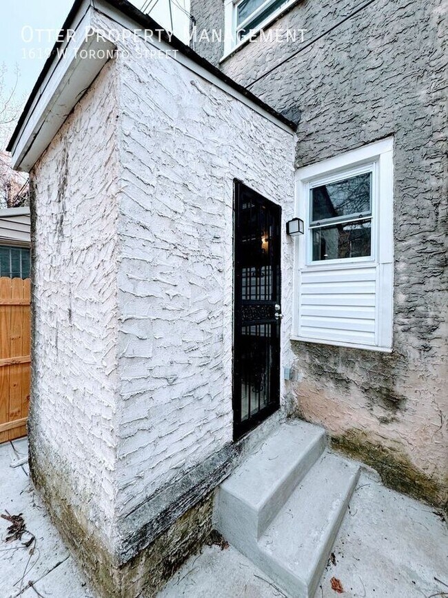 Building Photo - 1619 W Toronto St