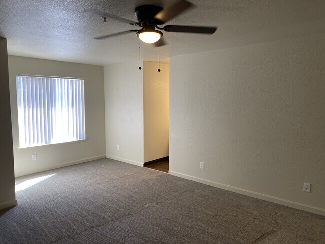 Building Photo - 2901 Snyder Ave