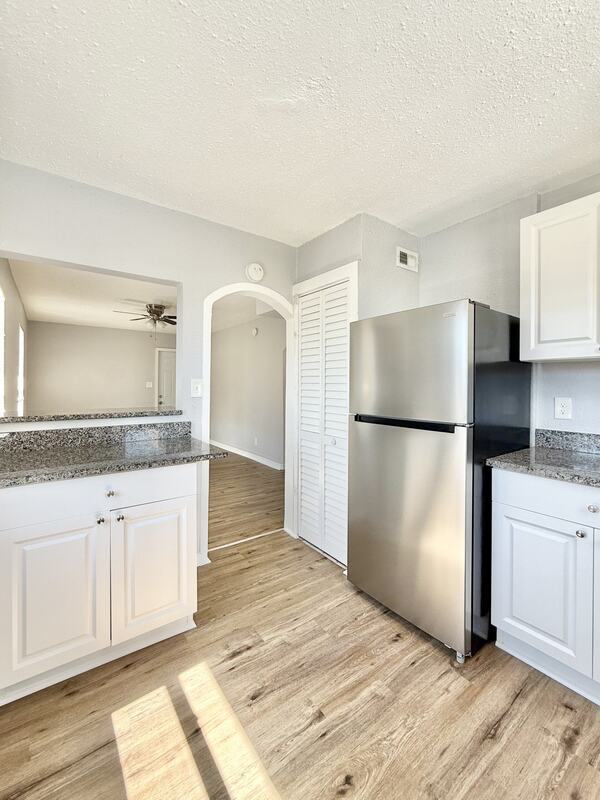 Building Photo - 14125 Palm St