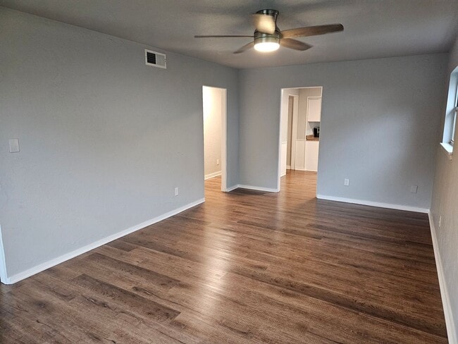 Building Photo - 3 bed 2 bath Newly Renovated Home For Rent