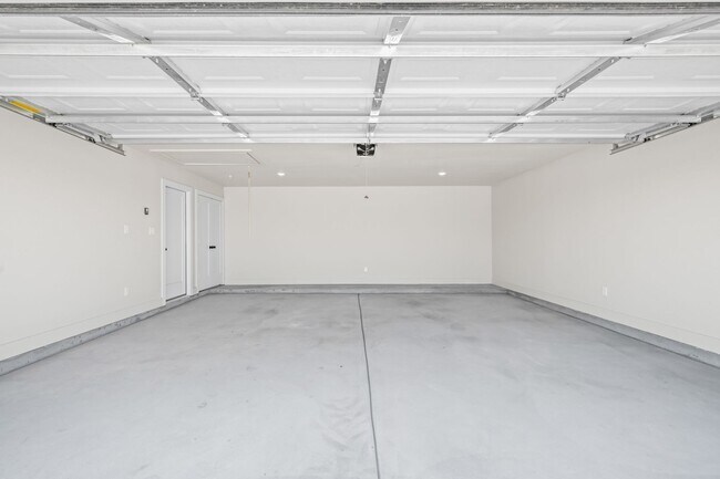 Building Photo - New Construction Home In Slaton ISD!