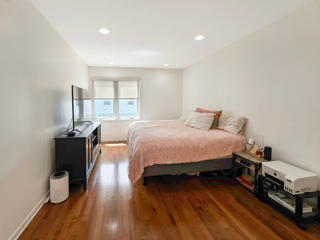 Building Photo - 204 Inverrary Ln