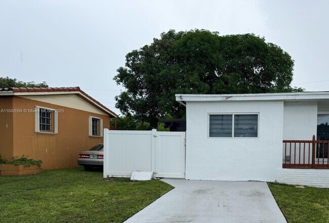 Building Photo - 7711 SW 19th St