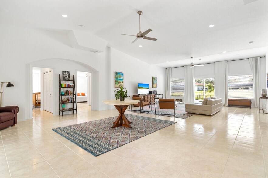 Building Photo - 2232 River Ridge Dr