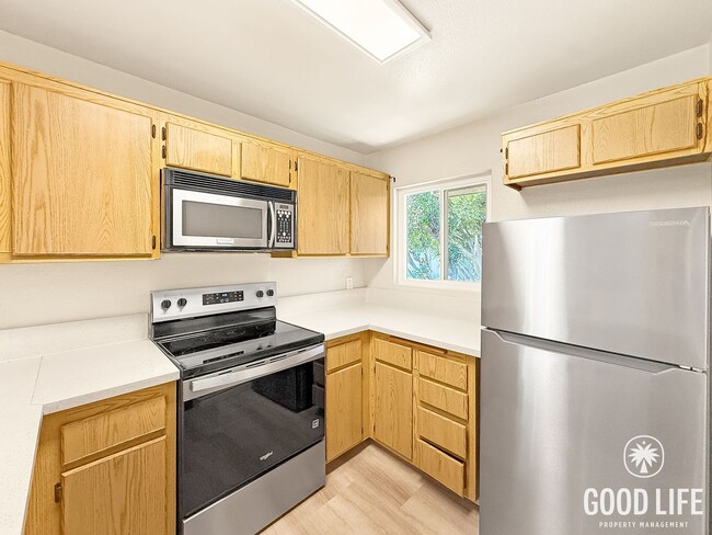 Building Photo - Modern Second-Story 2B/2BA in the Heart of San Diego with Resort-Style Amenities.