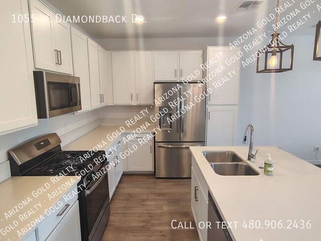 Building Photo - 1055 W. Diamondback Dr.