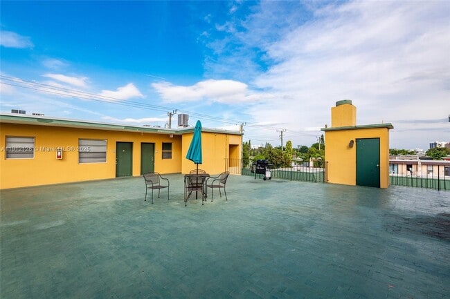 Building Photo - 1975 NE 135th St