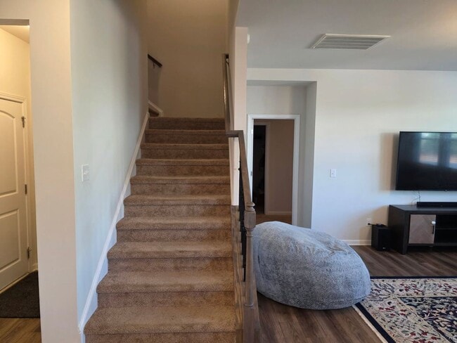Building Photo - Huge 5 Bedroom / 4.5 Bathroom North Charlotte
