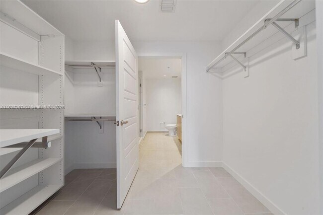 Building Photo - 2150 N Bayshore Dr