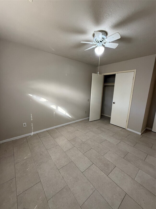 Building Photo - 5026 Tealgate Dr