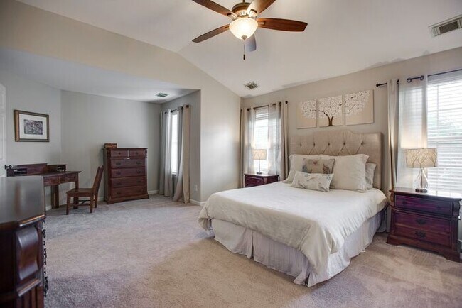 Building Photo - Pristine 5 Bed Fenced Franklin Home!