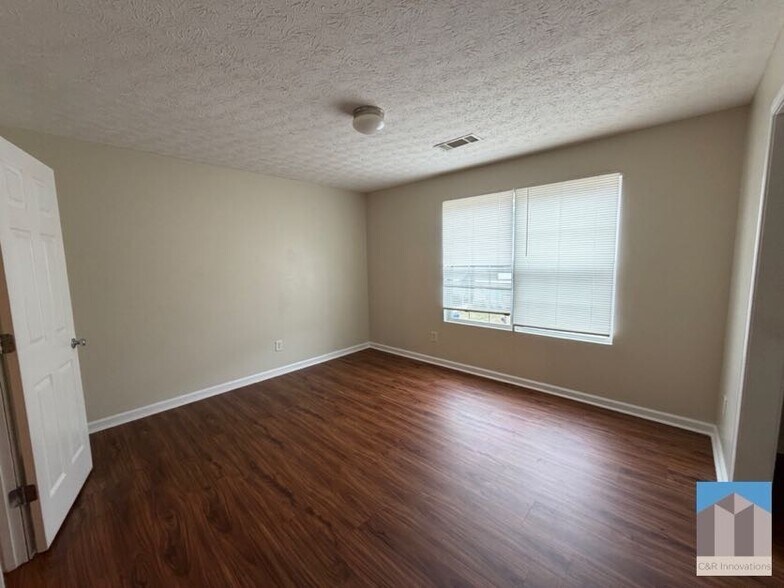 Building Photo - 5196 Tew Ln SW