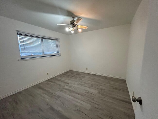 Building Photo - 617 Forest Ln