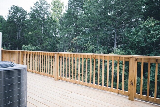 Building Photo - 4 Bed/ 3 Bath Townhome with Immediate Occupancy!