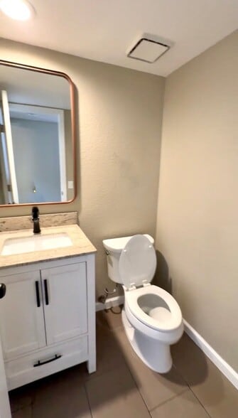 Building Photo - 2126 Shoreview Pl