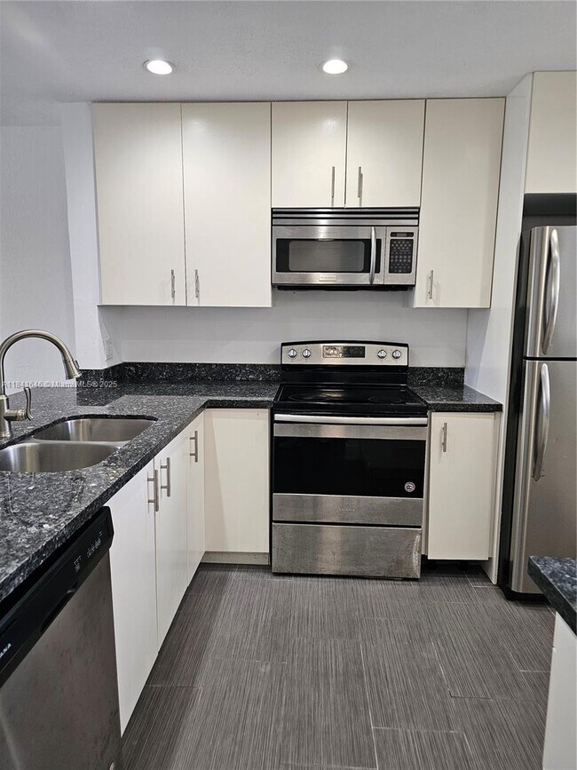 Building Photo - 2510 SW 81st Ave
