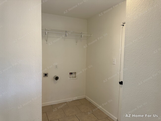 Building Photo - 2037 N 21st Pl