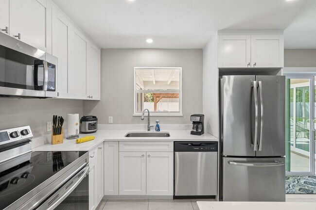 Building Photo - 4830 Cortez Cir
