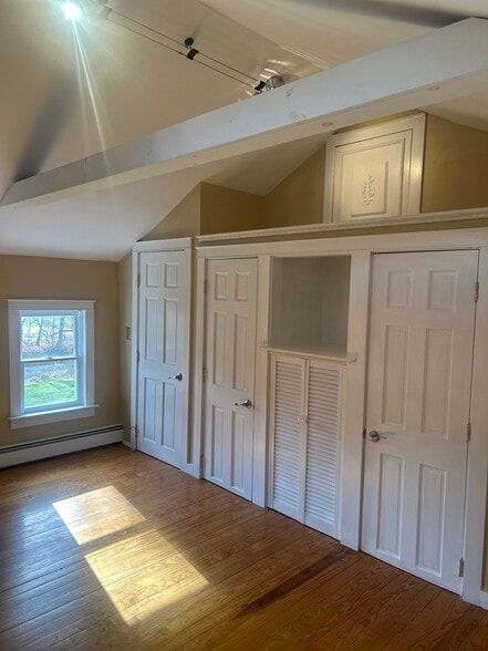 Building Photo - 303 Waterbury Hill Rd