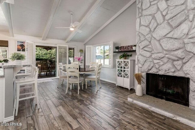 Building Photo - 7526 N Vía De La Campana