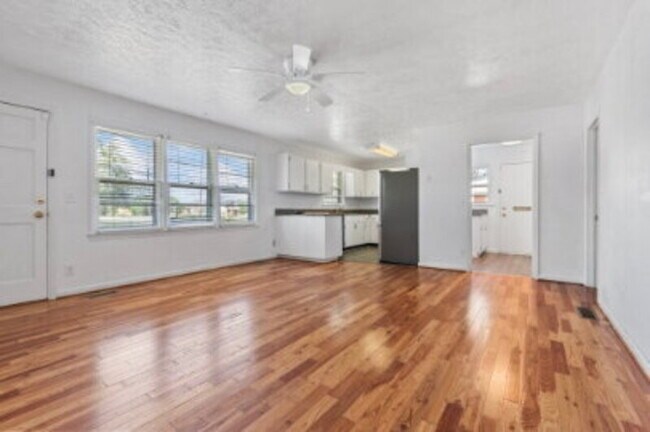 Building Photo - 1708 N Poplar St