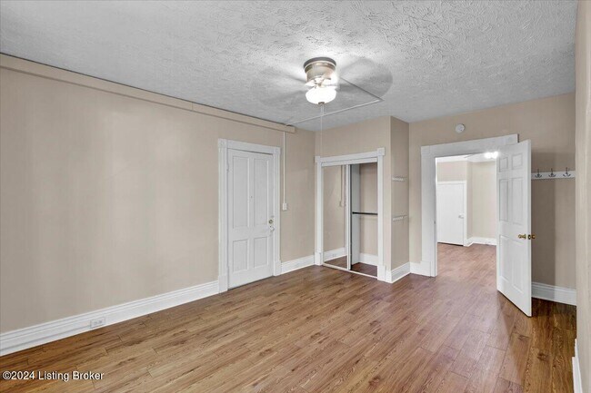 Building Photo - 1802 Deerwood Ave