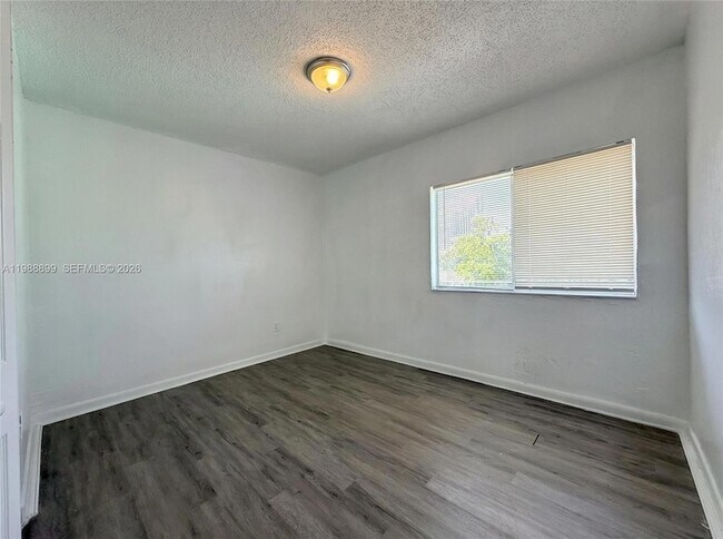 Building Photo - 1117 NW 3rd Ave