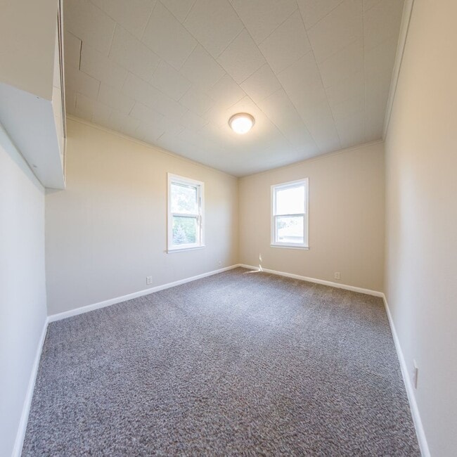 Building Photo - Cozy 2 Bedroom 1 Bath