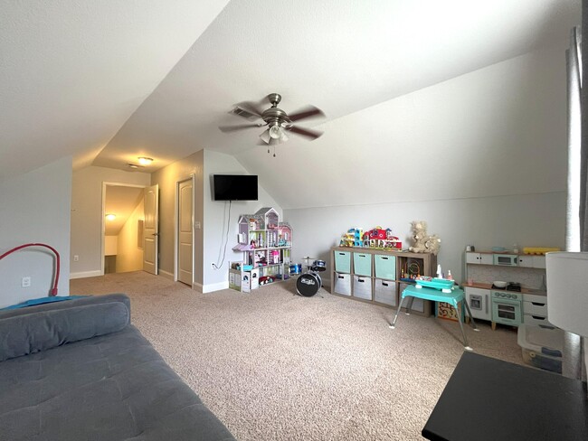 Building Photo - 4589 Hermosa Rd