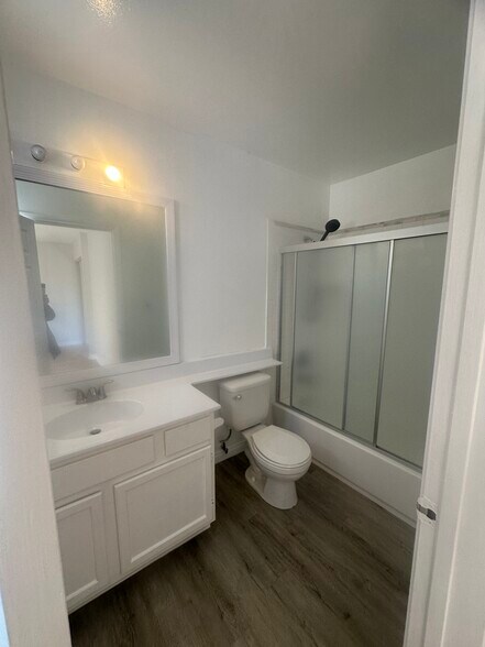 Building Photo - 525 S Main St